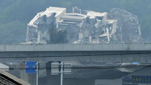 浙江温州永嘉县瓯北镇三江教堂遭强拆后留下的废墟(30/4/2014)