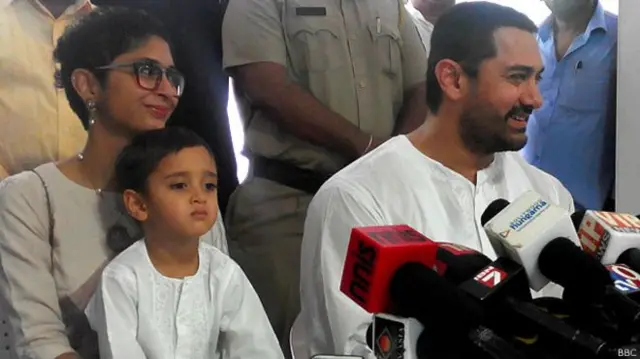 عامر نے کہا تھا کہ بی جے پی کے اقتدار میں آنے کے بعد سے ملک میں عدم رواداری اتنی بڑھ گئی ہے کہ ان کی بیوی نے گبھرا کر پوچھا تھا کہ کیا انہیں ملک چھوڑنا پڑ سکتا ہے