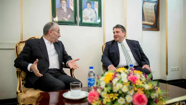 وزیر اقتصاد آلمان (راست) اولین مقام ارشد غربی است که بعد از توافق هسته‌ای ایران به تهران سفر می‌کند