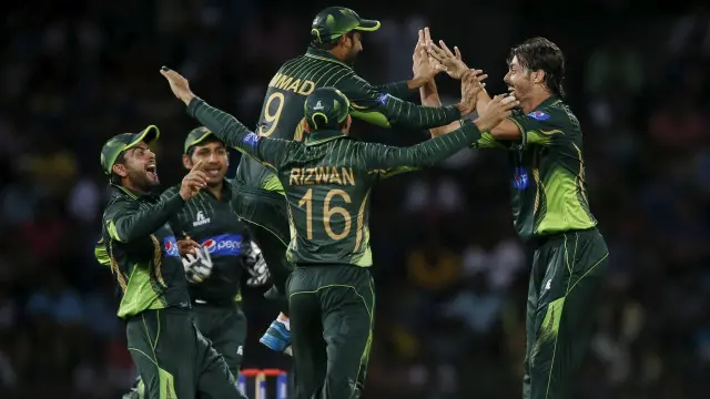 انور علی نے 3 وکٹیں حاصل کیں