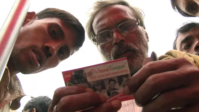 سوا ارب آبادی والے بھارت میں سرکاری نوکری ملنا آسان نہیں