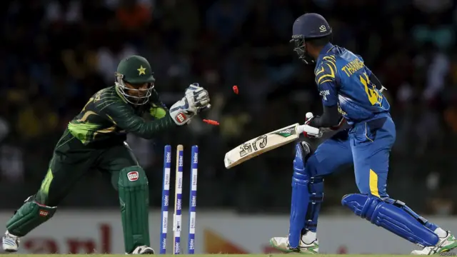 اوپل تھرنگا نے تھرمانے کے ساتھ مل کر اپنی ٹیم کو سنبھالنے کی کوشش کی لیکن وہ زیادہ دیر کریز پر نہ رک سکے اور 16 رنز بنا کر آؤٹ ہوگئے۔