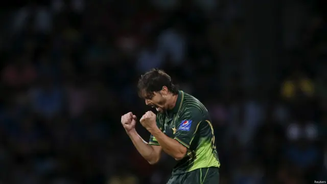 پاکستان کے 317 رنز کے ہدف کے تعاقب میں سری لنکا کے دونوں اوپنرز بہتر آغاز فراہم کرنے میں ناکام رہے۔ انھیں انور علی نے آوٹ کیا۔