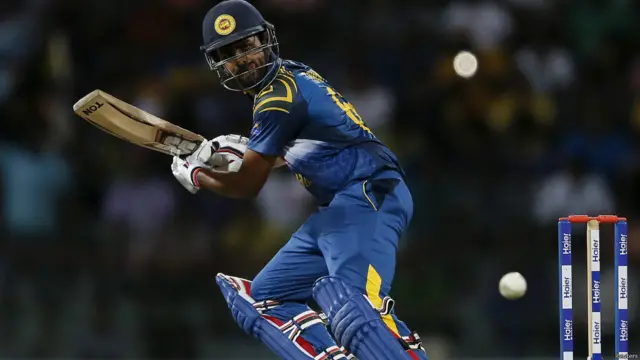 تھرمانے کے علاوہ کوئی بھی سری لنکن بلے باز کریز پر جم کر نہ کھیل سکا۔ انھوں نے 67 گیندوں پر چار چوکوں کی مدد سے 56 رنز بنائے۔