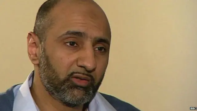 اعتقل أحمد في بريطانيا في عام 2004 ، ثم رحل إلى الولايات المتحدة التي كانت تطالب بمحاكمته في عام 2012 .