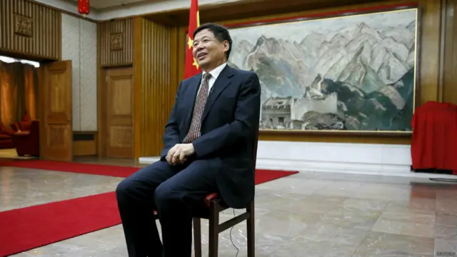 中国财政部副部长朱光耀在伦敦接受采访（18/7/2015）