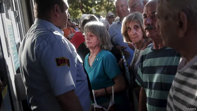 کئی ہفتوں سے یونان میں اے ٹی ایم مشینوں پر قطاریں ایک عام سی بات ہوگئی ہے