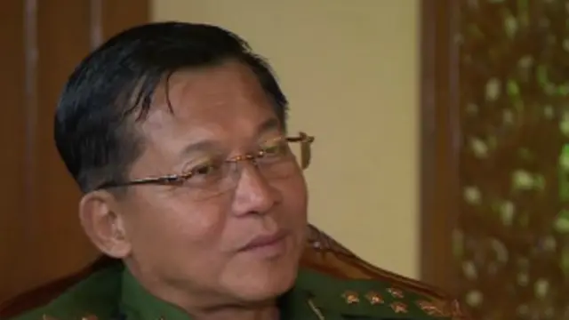 ကာကွယ်ရေး ဦးစီးချုပ် ဗိုလ်ချုပ်မှူးကြီး မင်းအောင်လှိုင်