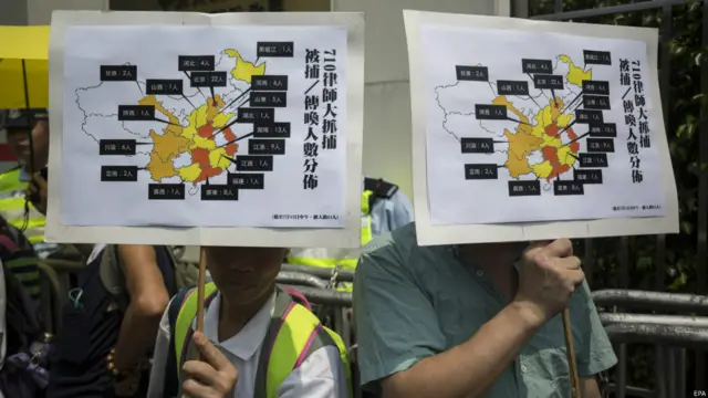 香港泛民主派政治人物在中联办外集会声援被捕律师（12/7/2015）