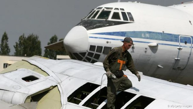 有些飞机会被分解后当做废品出售，例如白俄罗斯的这架俄制伊尔客机。(图片来源：AFP/Getty Images)