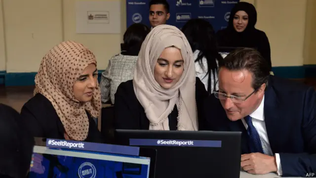 Кэмерон в компьютерном классе