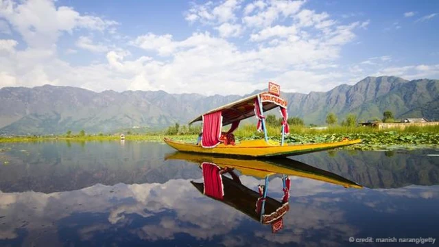 達爾湖上的倒影。（圖片來源：Manish Narang/Getty）