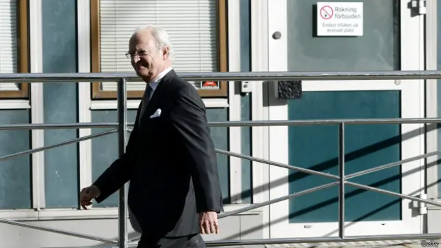 Карл Густав XVI любит водить, но иногда смотрит на ПДД сквозь пальцы