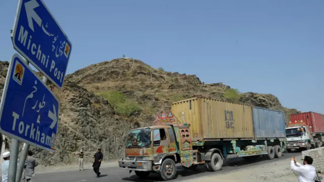 تقریباً 43 کلومیٹر پاک افغان شاہراہ پشاور کے علاقے کارخانو مارکیٹ سے شروع ہوکر طورخم سرحد پر ختم ہوتی ہے