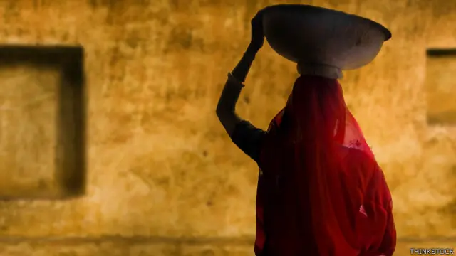 गांव की महिला