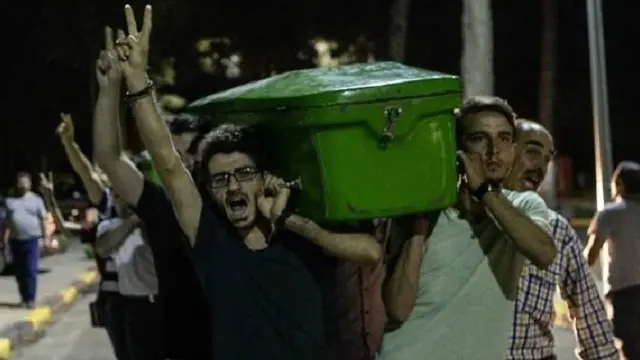 شيع الناس ضحايا الانفجار ليل الاثنين