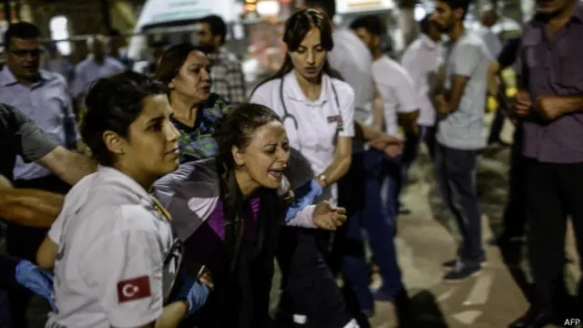 ابھی تک حکام نے دھماکے کی نوعیت کا نہیں بتایا تاہم اطلاعات کے مطابق یہ ’خودکش دھماکہ‘ تھا