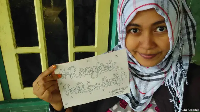 Alda, salah satu mahasiswi yang berasal dari Maluku dan beragama Muslim, mengikuti program kampanye dari Cinta Indonesia dengan foto dirinya #RangkulPerbedaan