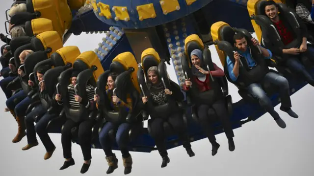 不一样的恐怖和尖叫。底格里斯河畔的游乐场