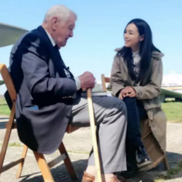 张静初采访二战飞行员老兵