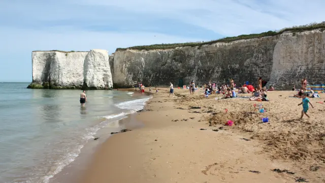 Təbaşir qayalarla əhatələnən Kent çimərlikləri arasında "Botany Bay" insanların ən çox maraq göstərdiyi buxtalardan biridir. 