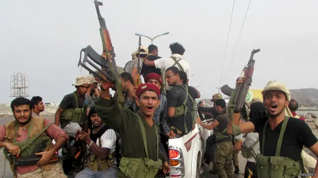 قوات اللجان الشعبية تمكنت بمساعدة التحالف من كسر جمود الوضع في عدن الذي استمر أشهرا.