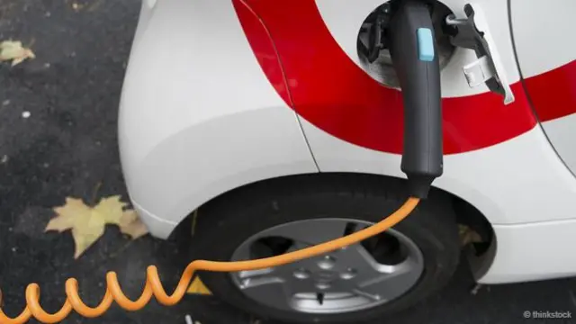 由于要定期充电，而且每次充电都耗时长久，以至于电动汽车的发展受到限制。(图片来源Thinkstock)