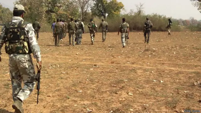 झारखंड में नक्सलियों के लिए तलाशी अभियान चलाते सुरक्षा बल के जवान (फ़ाइल फ़ोटो)