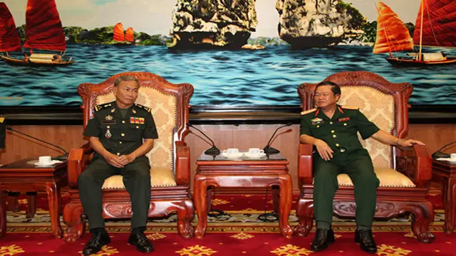 Thượng tướng Đỗ Bá T tiếp Đại tướng Vong Veasna tại Hà Nội hôm 20/07.