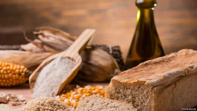Pan y otros alimentos con gluten.