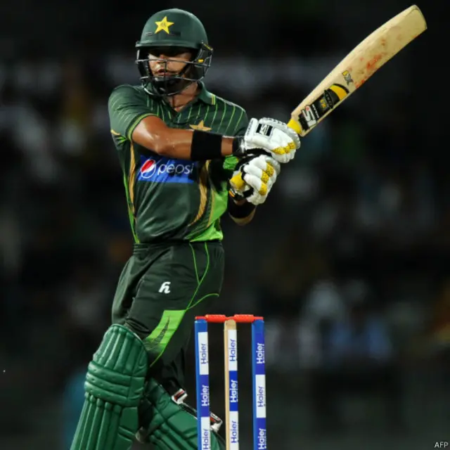 257 رنز کے ہدف کے تعاقب میں پاکستانی کپتان اظہر علی نے جارحانہ انداز اپنایا اور عمدہ بلے بازی کی۔