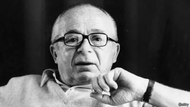 П'ять фільмів оскароносного режисера Біллі Вайлдера також представлені в списку, зокрема, "У джазі тільки дівчата" на 30 місці