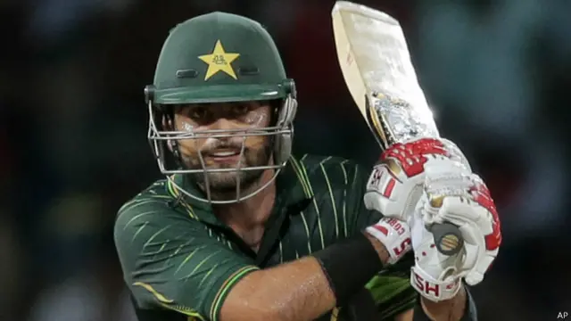 احمد شہزاد نے 12 چوکوں اور ایک چھکے کی مدد سے 95 رنز کی اننگز کھیلی