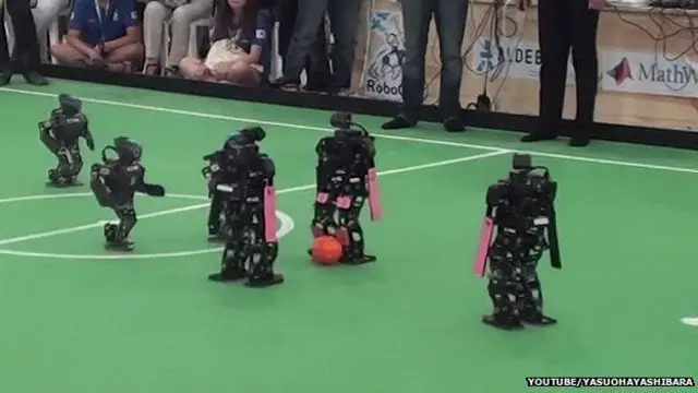 ह्यूमनॉएड रोबोट फ़ुटबॉल