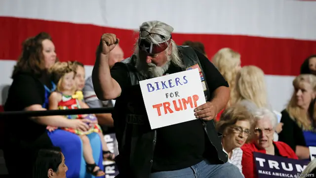 Dân chạy xe mô tô ủng hộ ông Donald Trump