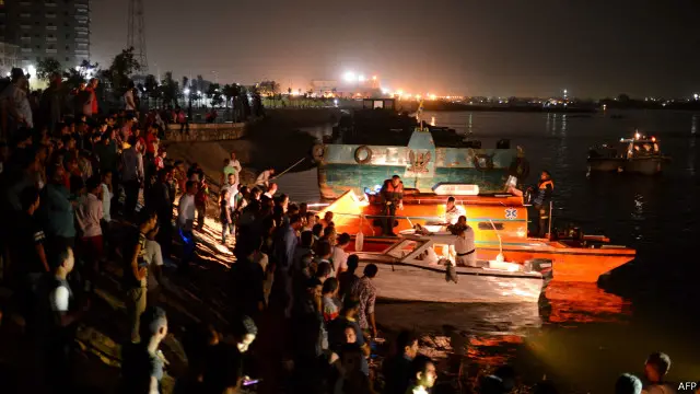 تقارير إعلامية تفيد بأن أطفالا كانوا على متن المركب الغارق.