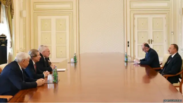 Rusiya Azərbaycanın bir nömrəli problemi - Qarabağ münaqişəsinin bilavasitə həlli ilə məşğul olan ATƏT-in Minsk qrupunun üzvüdür