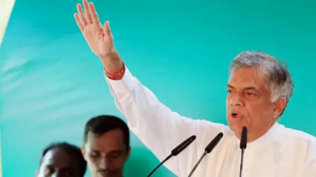 දේශපාලන පක්ෂ ශ්‍රී ලංකාව මුහුණ දෙන ආර්ථික අභියෝග සඳහන් කිරීමෙන් වැලකී සිටියේ, එම අභියෝගවලට විසදුම් ලබාදීම ඉතා දුෂ්කර කටයුත්තක් බව දැන සිටි නිසාද?