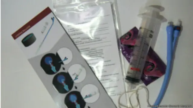 Este dispositivo crea una presión en el útero que contiene una posible hemorragia.