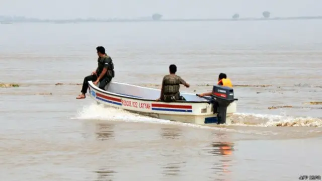  صوبائی ڈیزاسسٹر مینجمنٹ اتھارٹی کا کہنا ہے کہ کچے سے 92 ہزار کے قریب لوگوں کا انخلا کیا گیا ہے