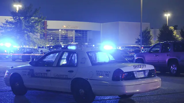 Polisi merespon laporan penembakan di bioskop pada Kamis sore