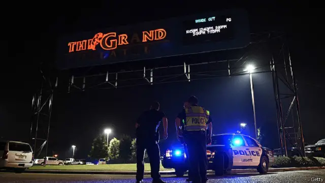 فتح المسلح النار على رواد السينما بعد بداية العرض بعشرين دقيقة