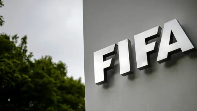  فیفا کے صدر سیپ بلیٹر کی جانب سے پاکستان کوگول پراجیکٹ کے نام پر دیے جانے والے فنڈز کے بارے میں بھی متضاد خبریں زور پکڑ رہی ہیں