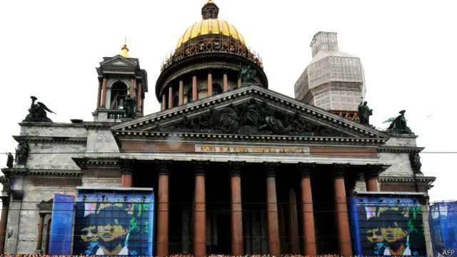 Полностью Исаакиевский собор отдают церкви лишь на большие праздники