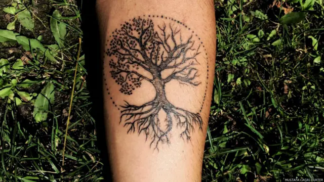 Mustafa Çağrı Kurter'in kolundaki "hayat ağacı"