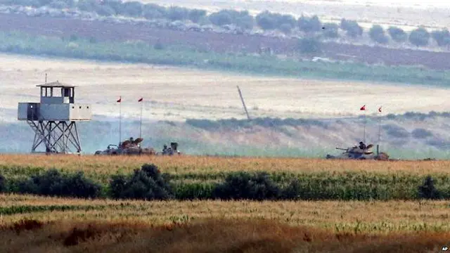 كانت القوات التركية قد تبادلت اطلاق النار مع مسلحي التنظيم على الحدود مع سوريا يوم الخميس في اشتباكات اسفرت عن مقتل عسكري تركي واحد