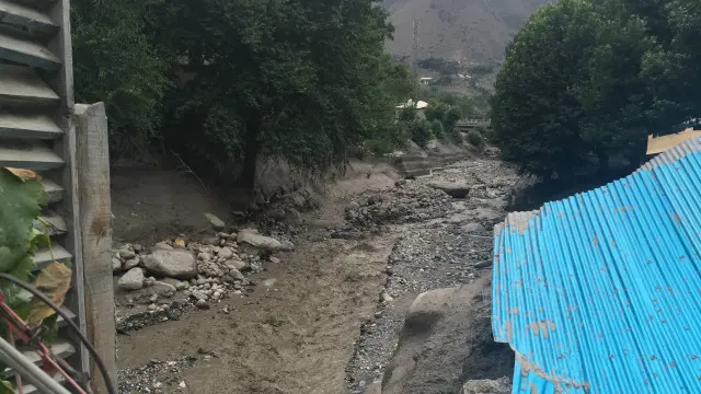 دس روز سے جاری سیلابی ریلوں سے چھ افراد ہلاک ہو چکے ہیں