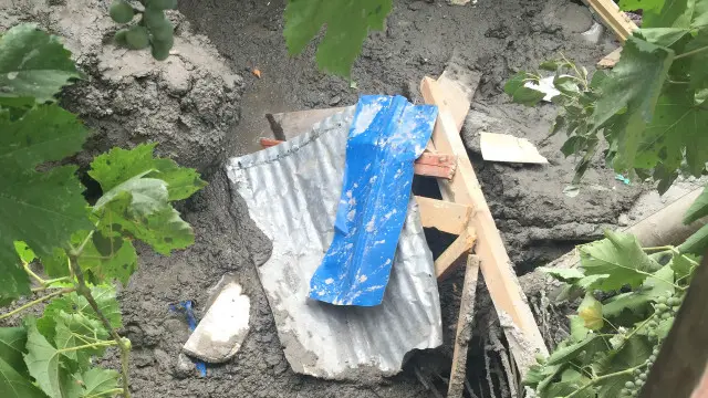 گذشتہ رات آنے والے سیلاب میں ایک بچی سمیت دو افراد ہلاک ہو گئے ہیں جبکہ دو سو سے زائد مکانات اور دکانوں کو نقصان پہنچا ہے