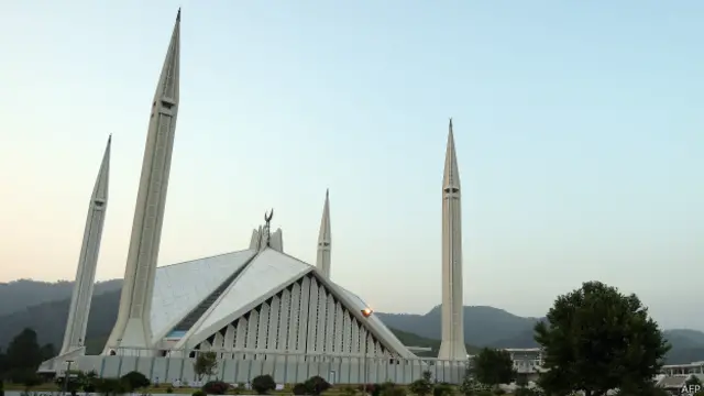 پاکستانی وقت کےمطابق زلزلہ پیر کی سہ پہر تین بج کر پانچ منٹ پر محسوس کیا گیا