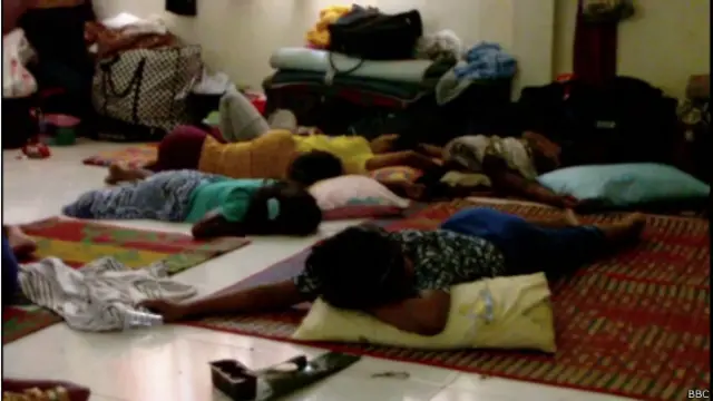 Tempat penampungan sementara berjarak 50 meter dari gedung Balai Latihan Kerja di Desa Blang Ado, Kabupaten Aceh Utara.